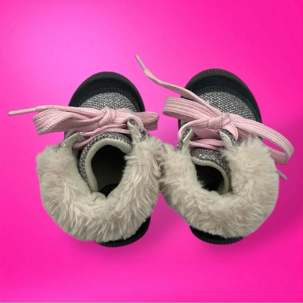 OshKosh B'gosh Joyita Toddler Girls' Winter Fashion Boots Gray Size 4